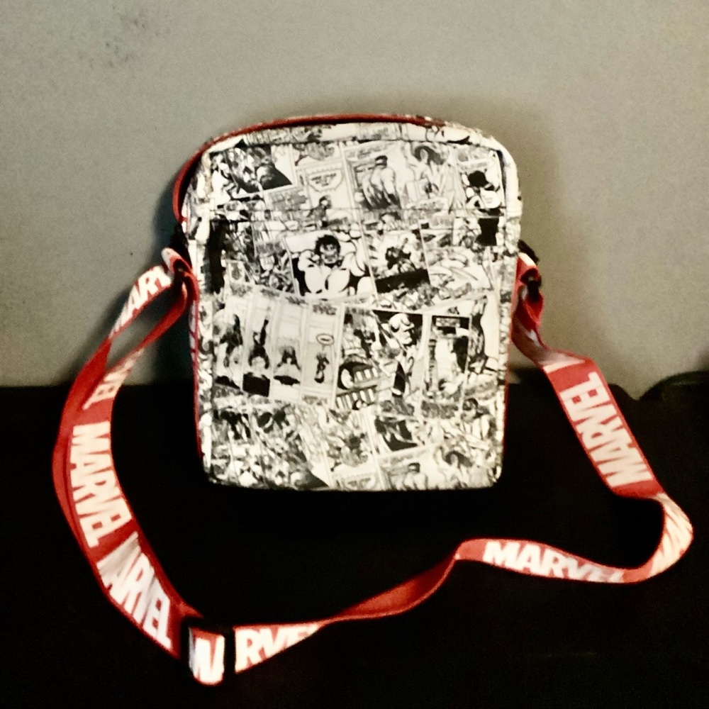 Marvel Black and White Comic Book Bag and matching wallet - Picture 3 of 7